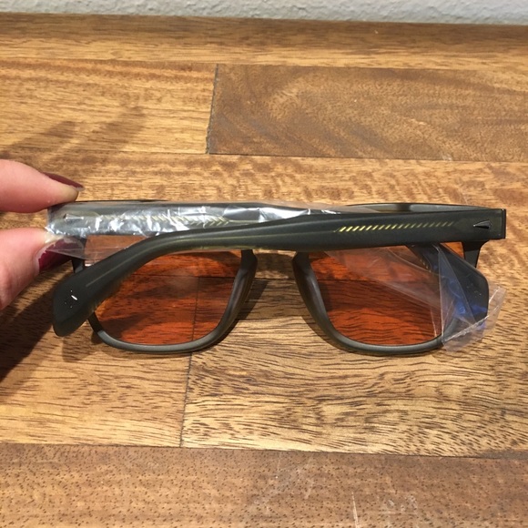 🌟SOLD🌟Brand New Rag & Bone Sunglasses - Picture 3 of 8